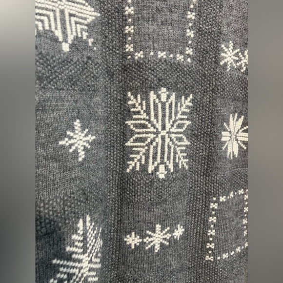 Laura Ashley vintage 1998 wool snowflake sweater size medium - Picture 3 of 7